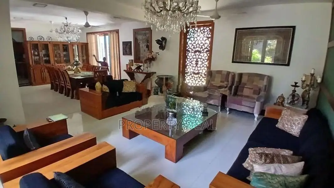 5 BR House for Sale in Colombo 3 - PDH237