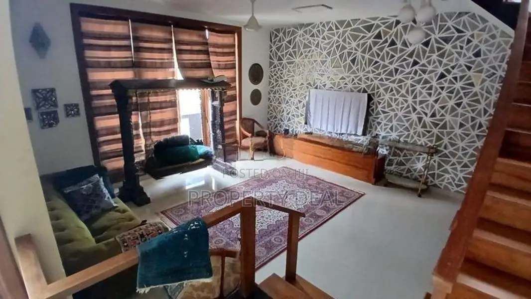 5 BR House for Sale in Colombo 3 - PDH237