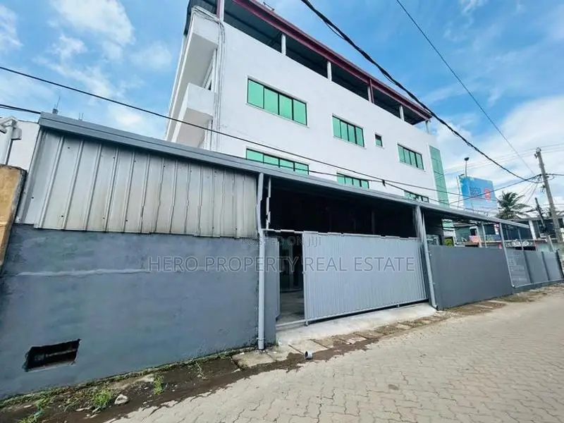 (CPR1007) Valueble Three Story Building for Rent in Rattanapitiya