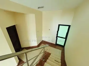 (CPR1007) Valueble Three Story Building for Rent in Rattanapitiya