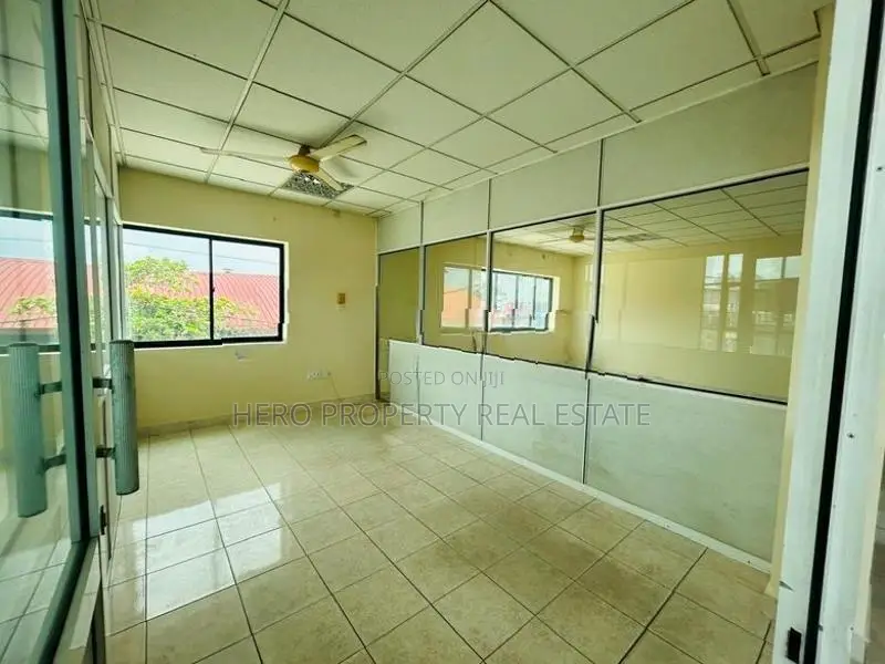 (CPR1007) Valueble Three Story Building for Rent in Rattanapitiya