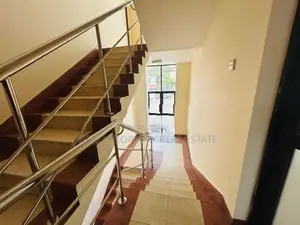 (CPR1007) Valueble Three Story Building for Rent in Rattanapitiya