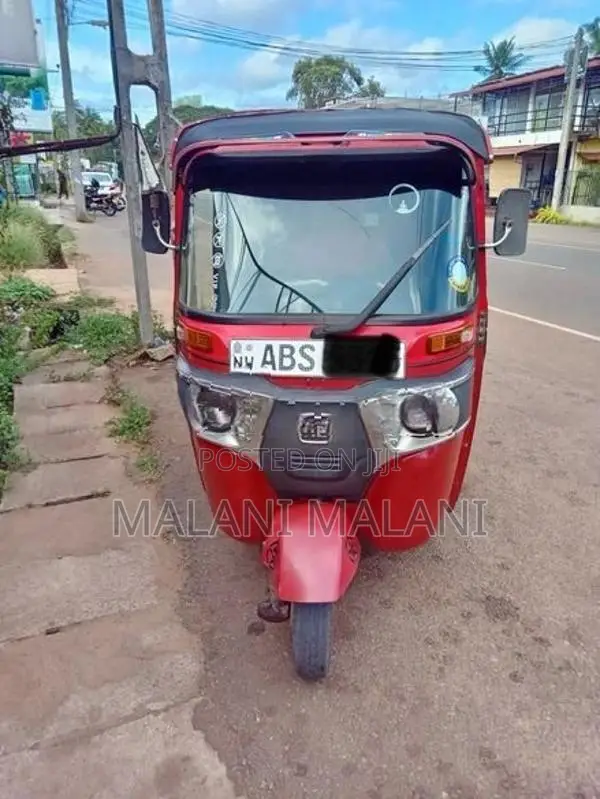 Bajaj RE 2018