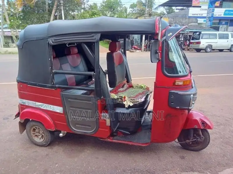Bajaj RE 2018