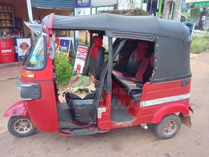Bajaj RE 2018