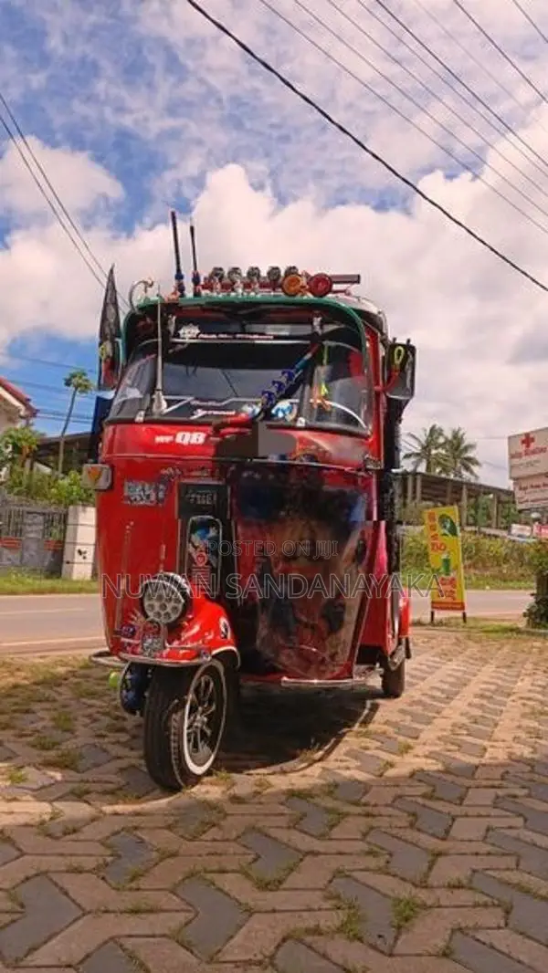 Bajaj RE 2002