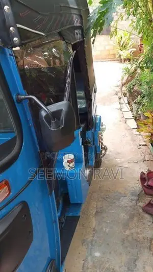 Bajaj RE 2025
