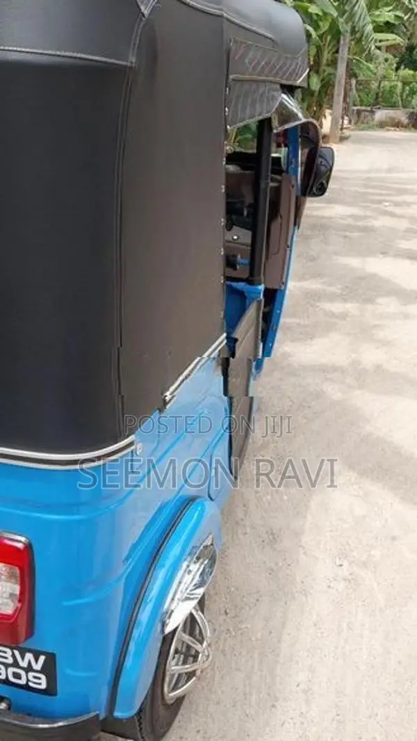 Bajaj RE 2025