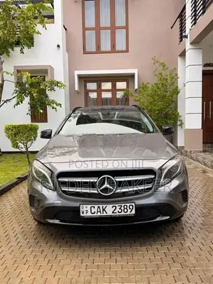 Mercedes Benz GLA 200 2015