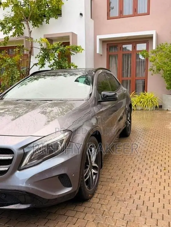 Mercedes Benz GLA 200 2015