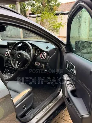 Mercedes Benz GLA 200 2015