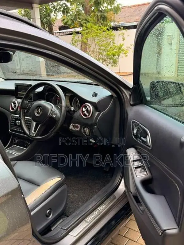 Mercedes Benz GLA 200 2015