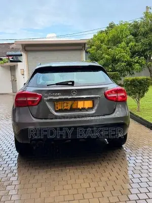 Mercedes Benz GLA 200 2015