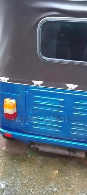 Bajaj RE 2010
