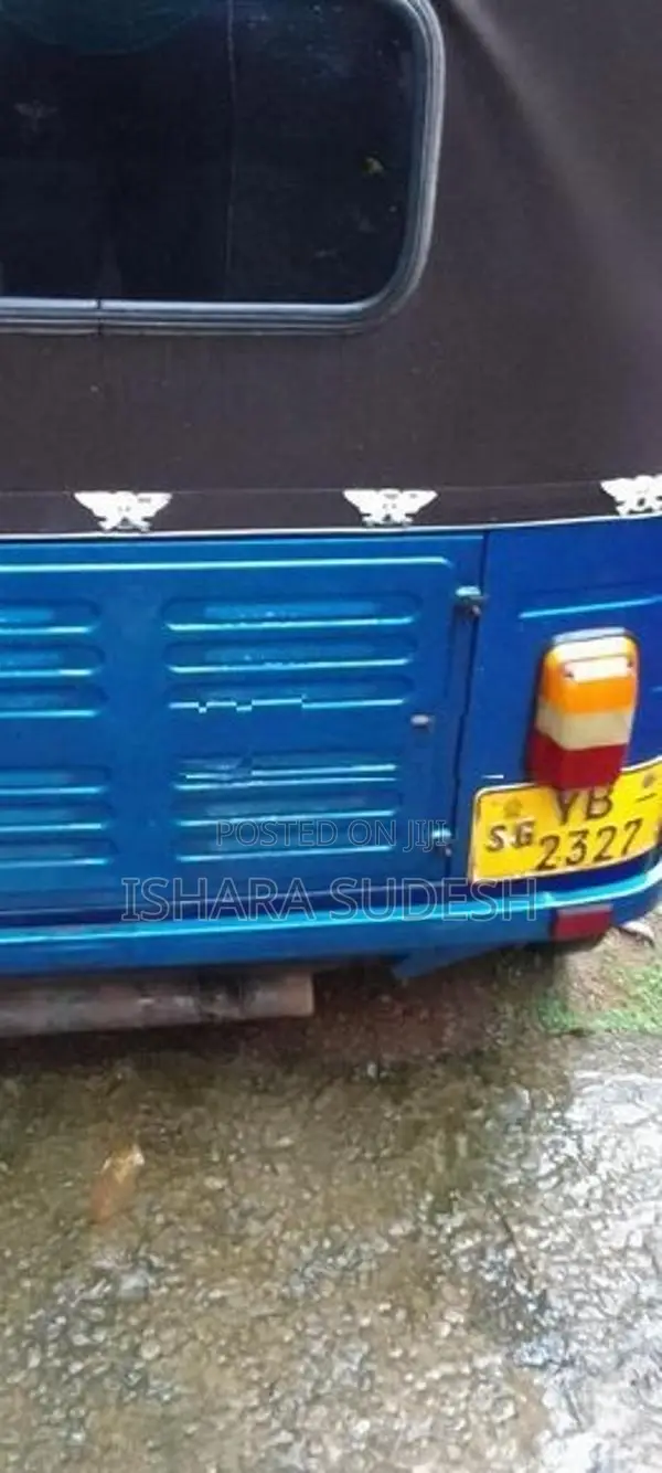 Bajaj RE 2010