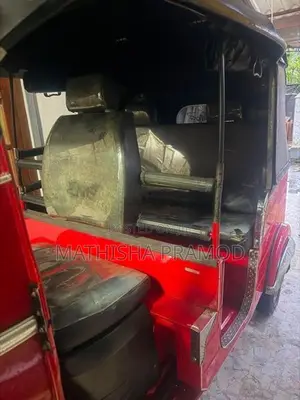 Bajaj RE 2016