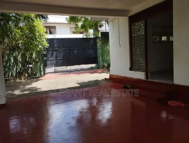 05 Bedroom Unfurnished House for Sale in Nugegoda (A6724)