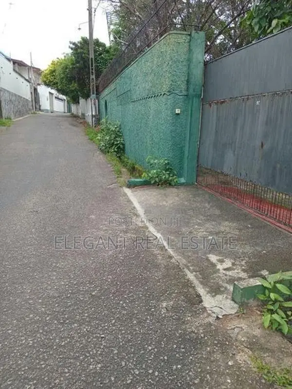 05 Bedroom Unfurnished House for Sale in Nugegoda (A6724)