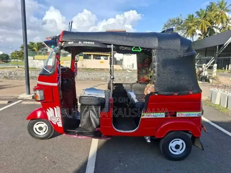 Bajaj RE 2012