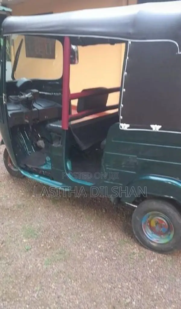 Bajaj RE 2013