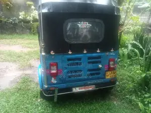 Bajaj RE 2016