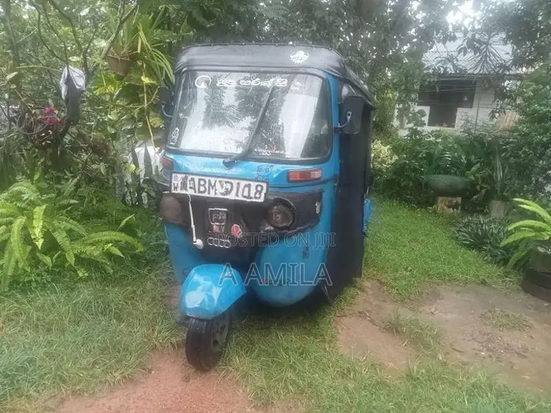 Bajaj RE 2016