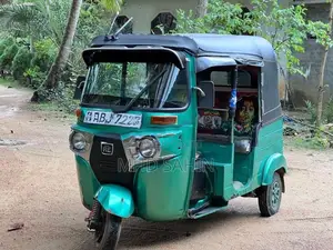 Bajaj RE 2016