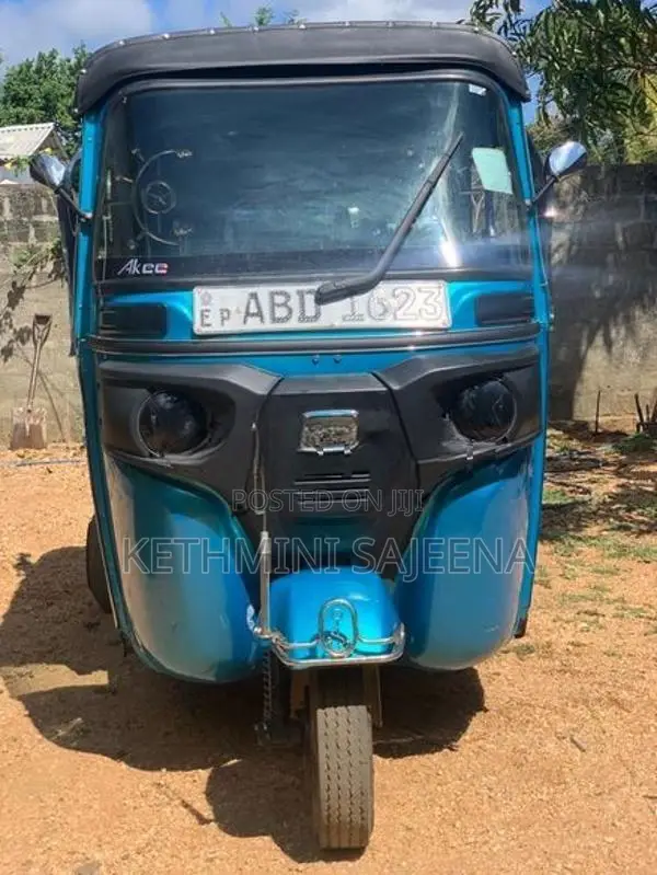 Bajaj RE 2015