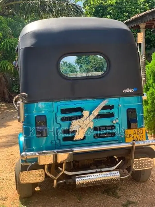 Bajaj RE 2015