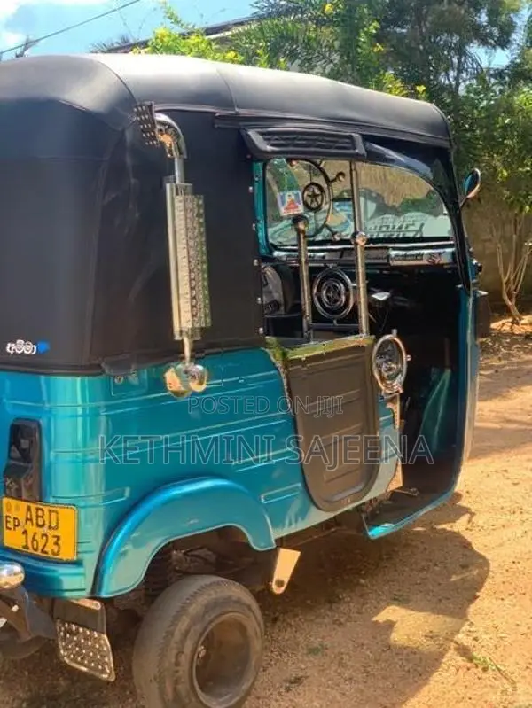 Bajaj RE 2015