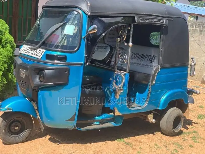 Bajaj RE 2015