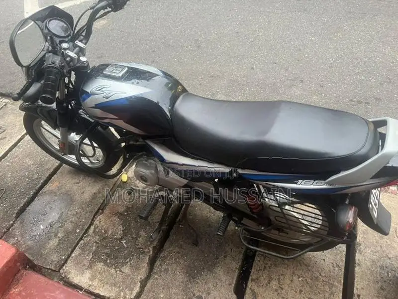 Bajaj CT100 2025