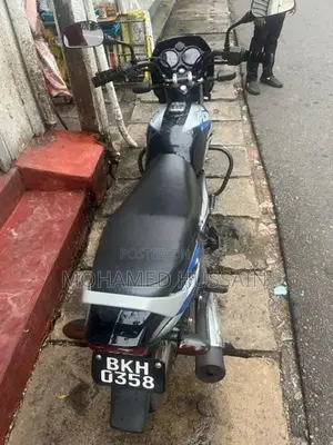 Bajaj CT100 2025