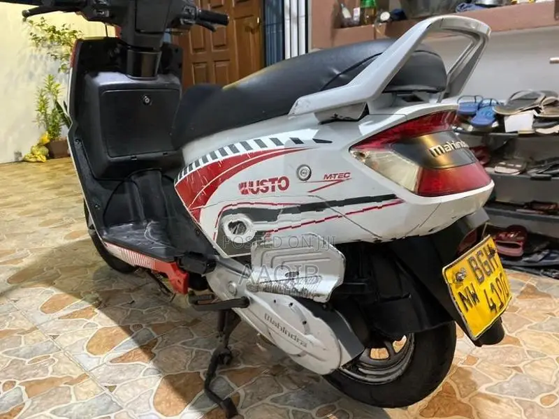 Mahindra Gusto RS 2017