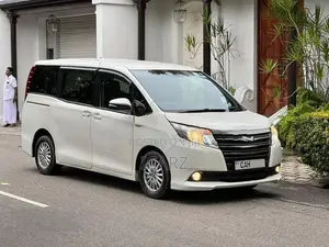 Toyota Noah Hybrid 2014