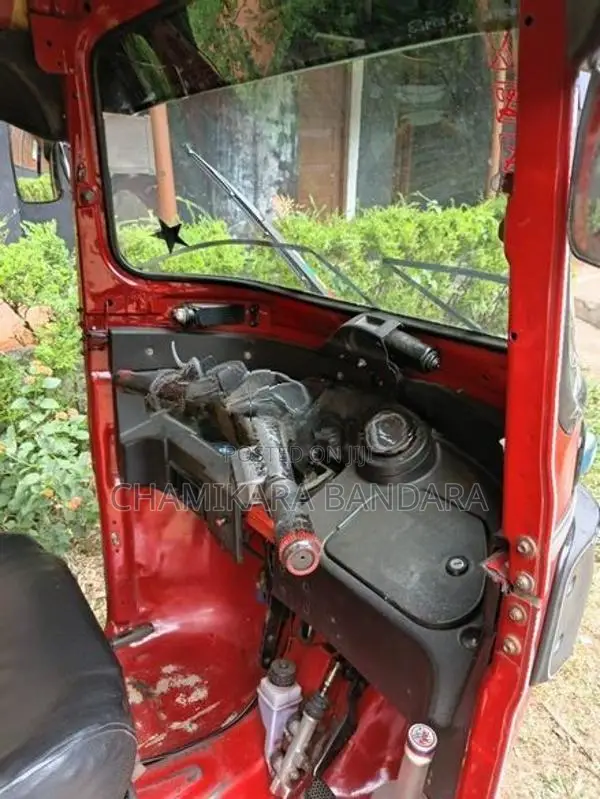 Bajaj RE 2015