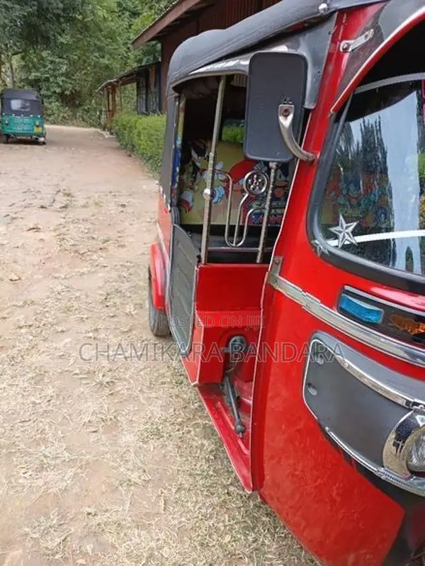 Bajaj RE 2015