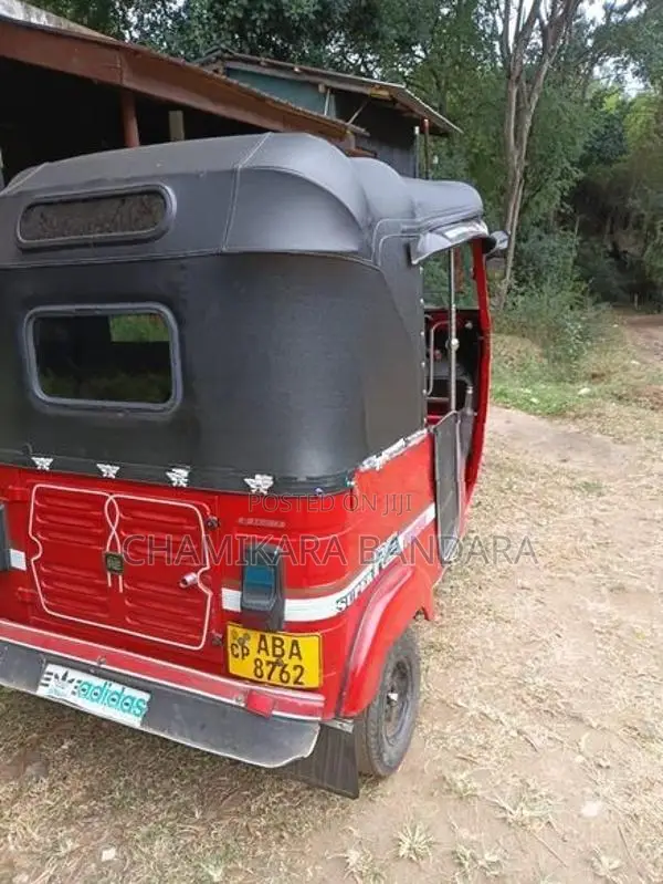 Bajaj RE 2015