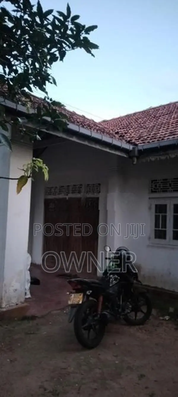 Commercial Building with Land for Rent in Piliyandala