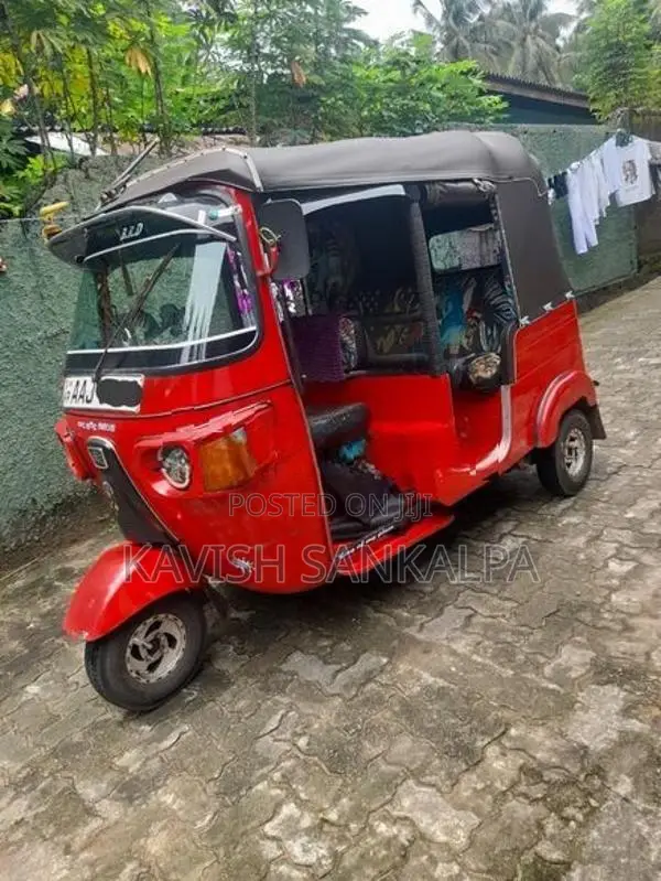Bajaj RE 2013