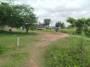 පිලියන්දල මඩපාත බස් පාරට මුහුනලා බිම් කොටසක් විකිණීමට