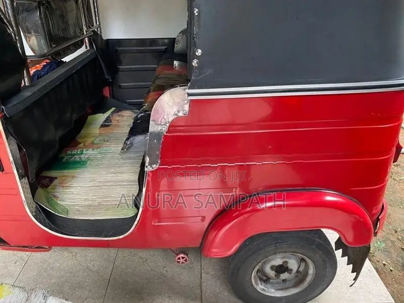 Bajaj RE 2015