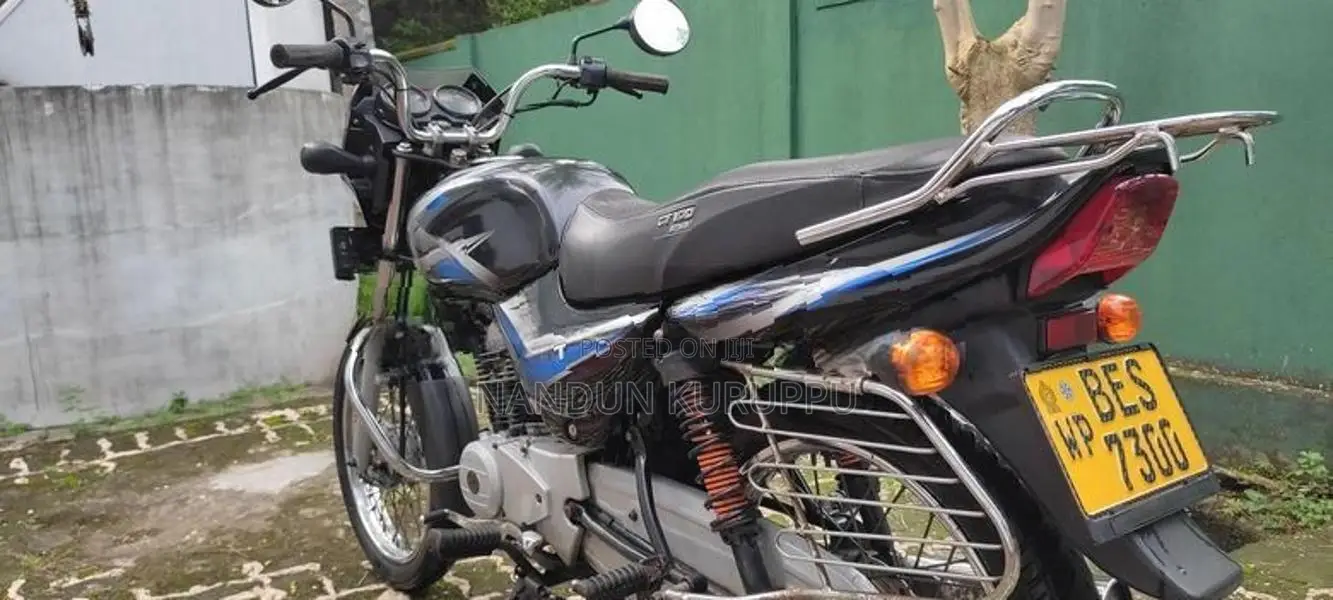 Bajaj CT100 2017