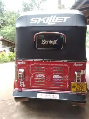 Bajaj RE 2011