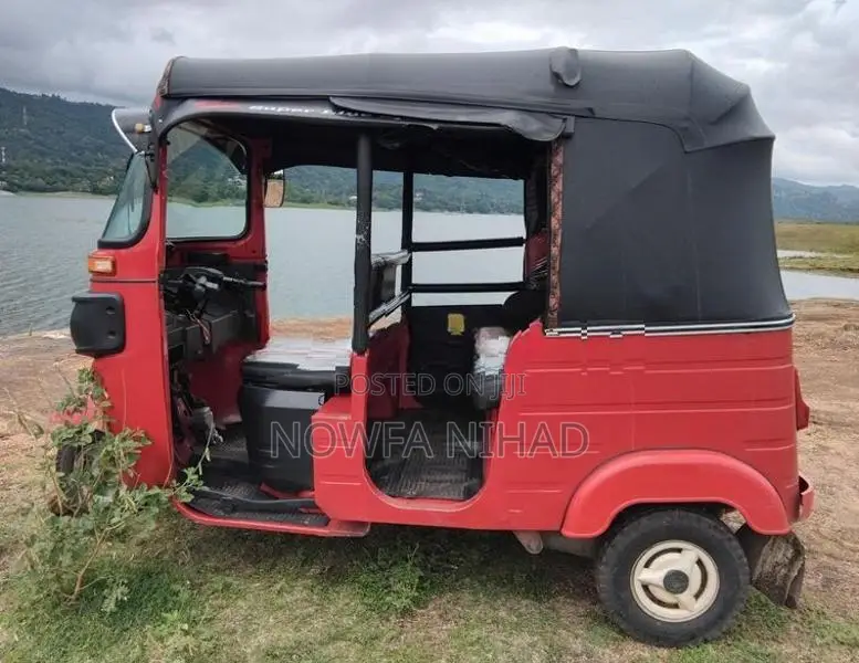 Bajaj RE Three Wheeler 2017