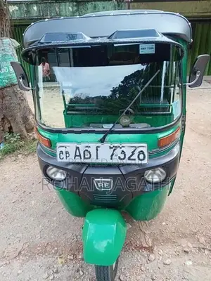 Bajaj RE 2019