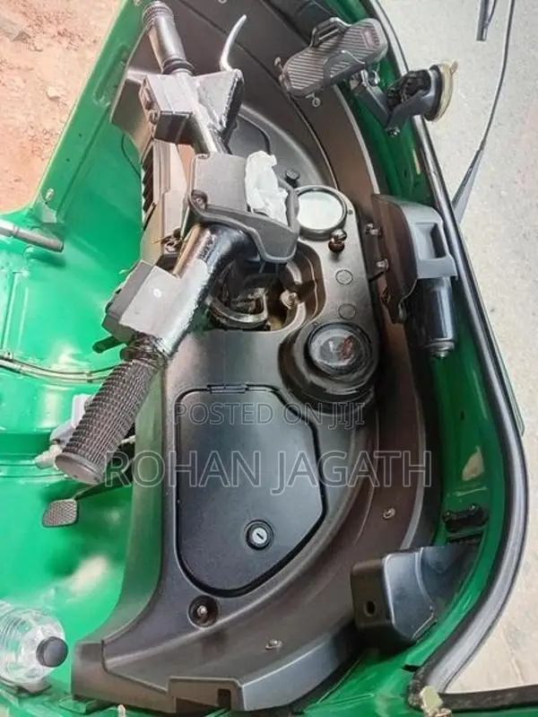 Bajaj RE 2019