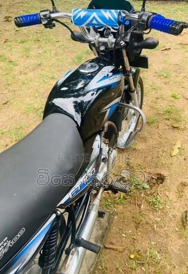 Bajaj CT100 2016