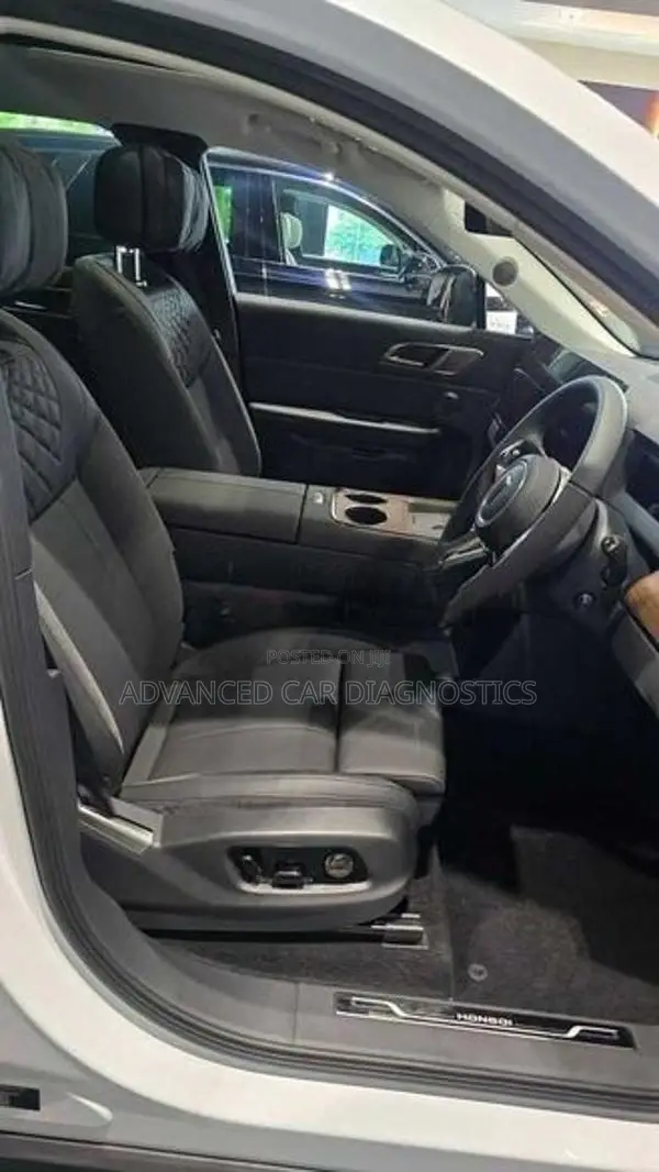Cadillac HONGQI R ROYCE E HS9 2026