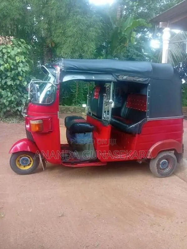 Bajaj RE 2010
